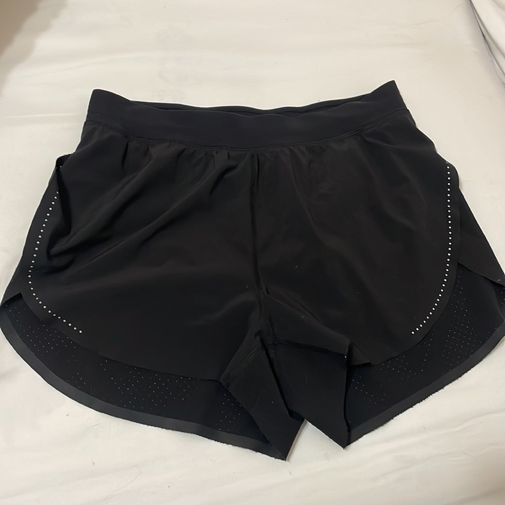 Lululemon Find Your Pace Shorts Size 6